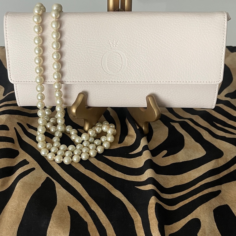 PANDORA Leather Jewelry Roll in a Blush Tone